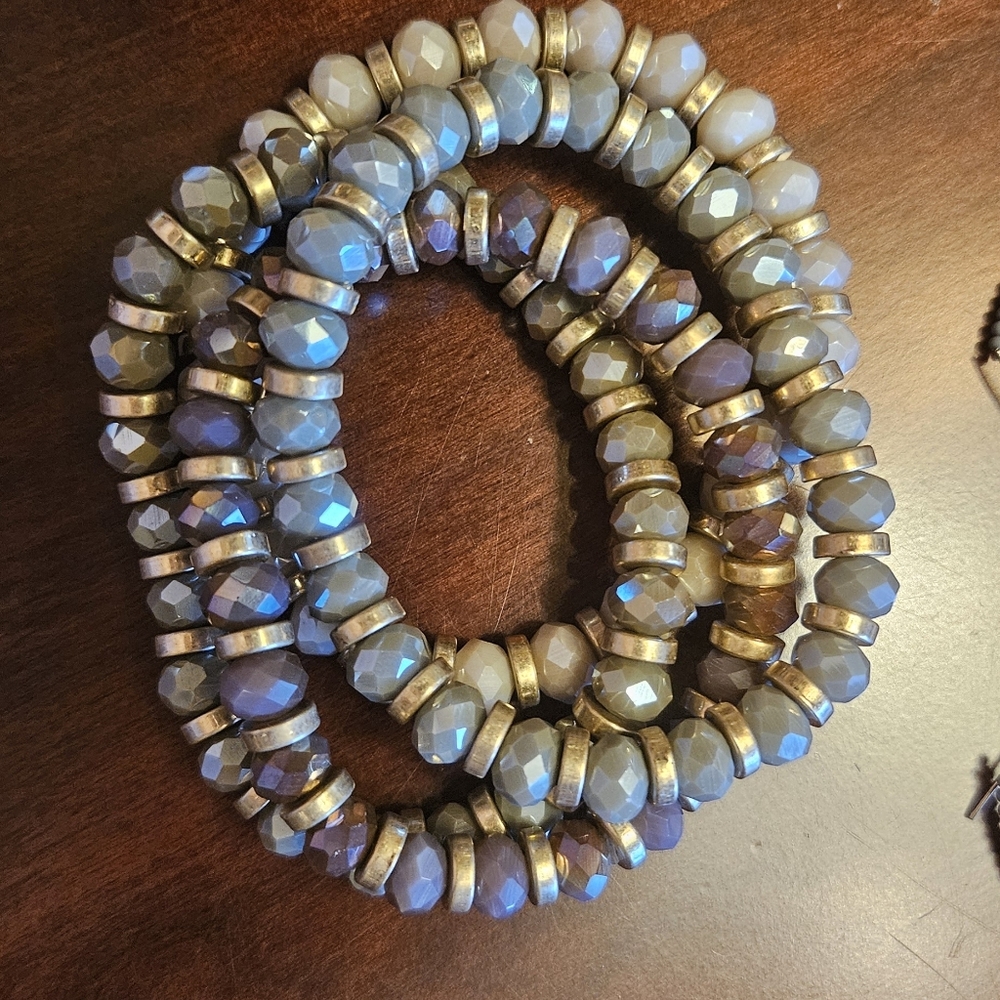 Fresh Gray/golden Beaded Bracelet Set & Collins Earrings - Picture 2 of 3